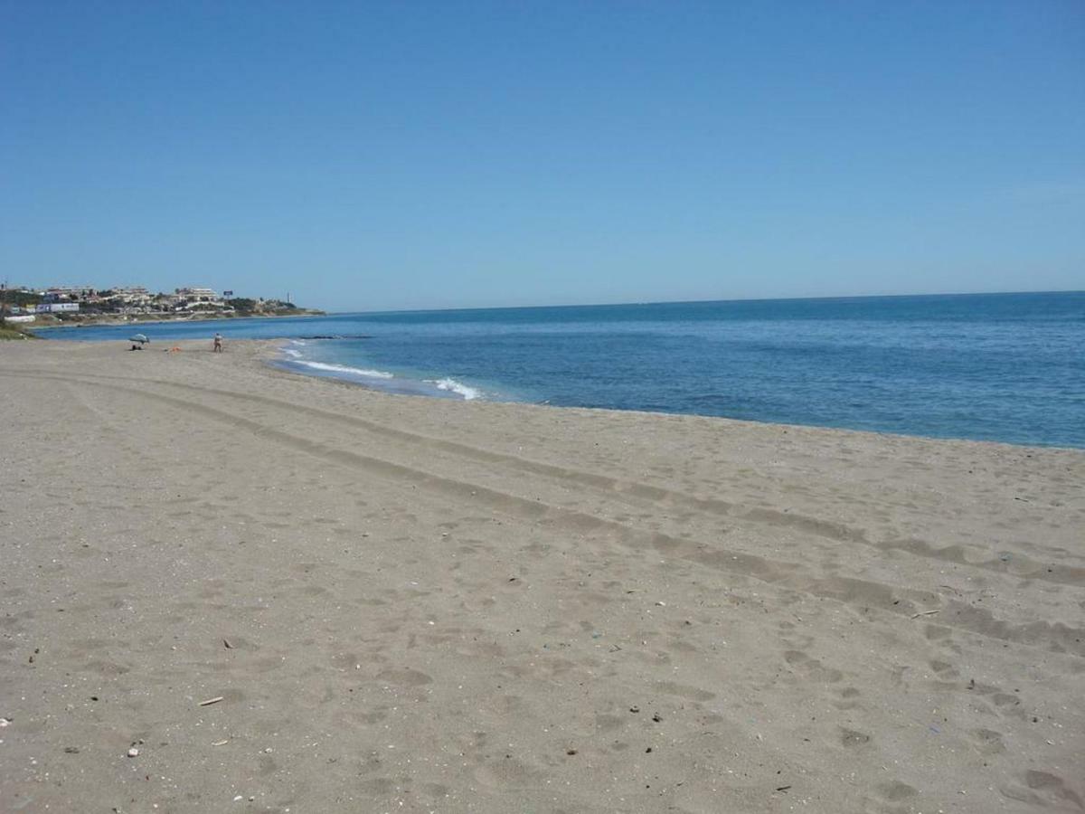 Appartement Apartament Aguamarina On The Beach Front à Mijas Extérieur photo